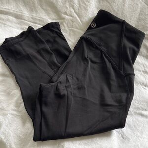 lululemon athletica cropped leggings w/ mesh